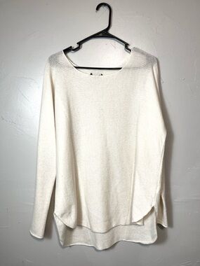 Vince. Ivory 100% Cashmere Lightweight Sweater Size Woman's Large